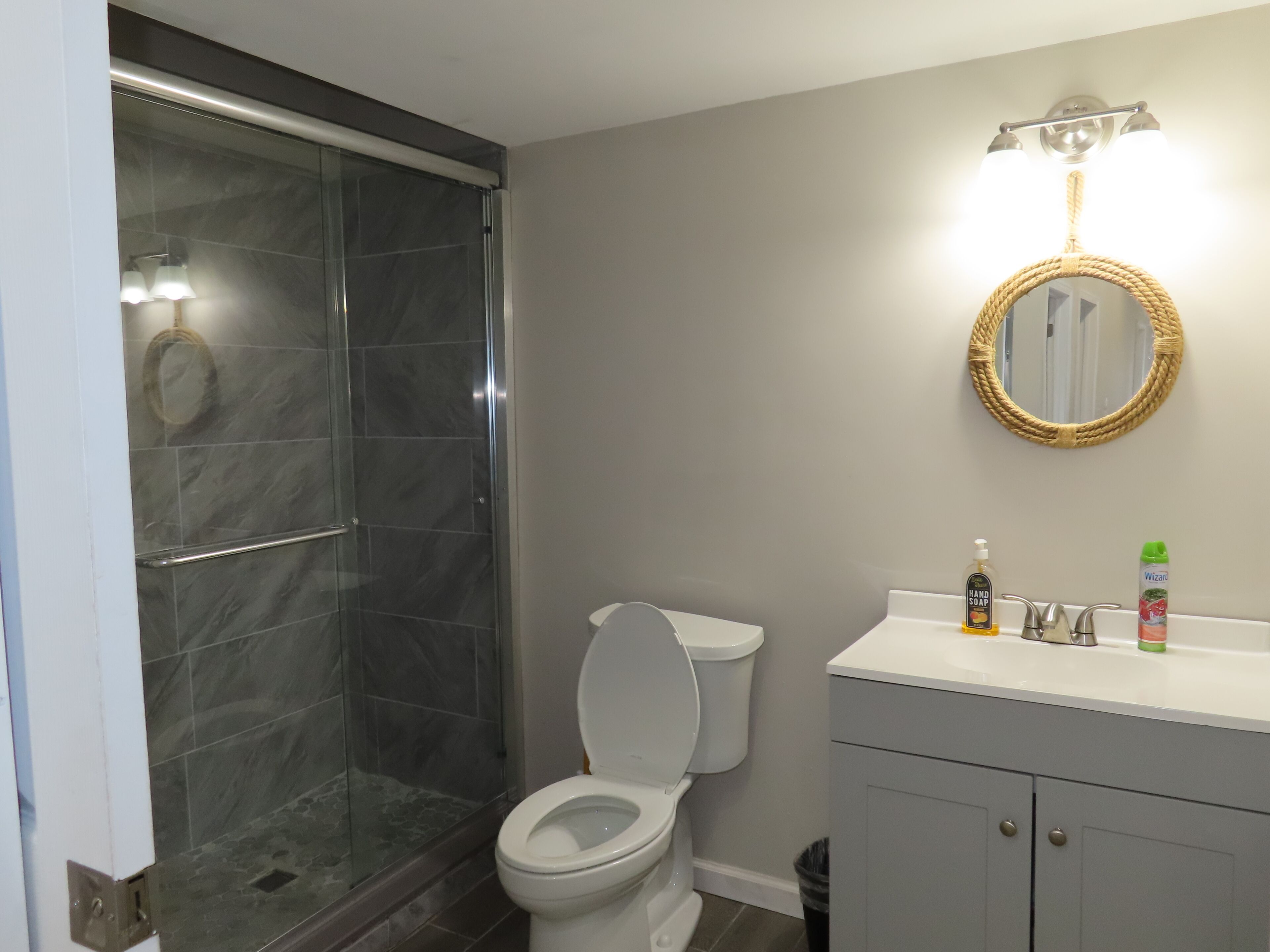 Dusche, Seife, Toilettenpapier