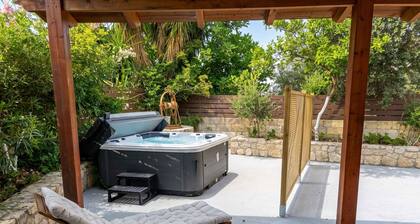 Despina Jacuzzi Studio