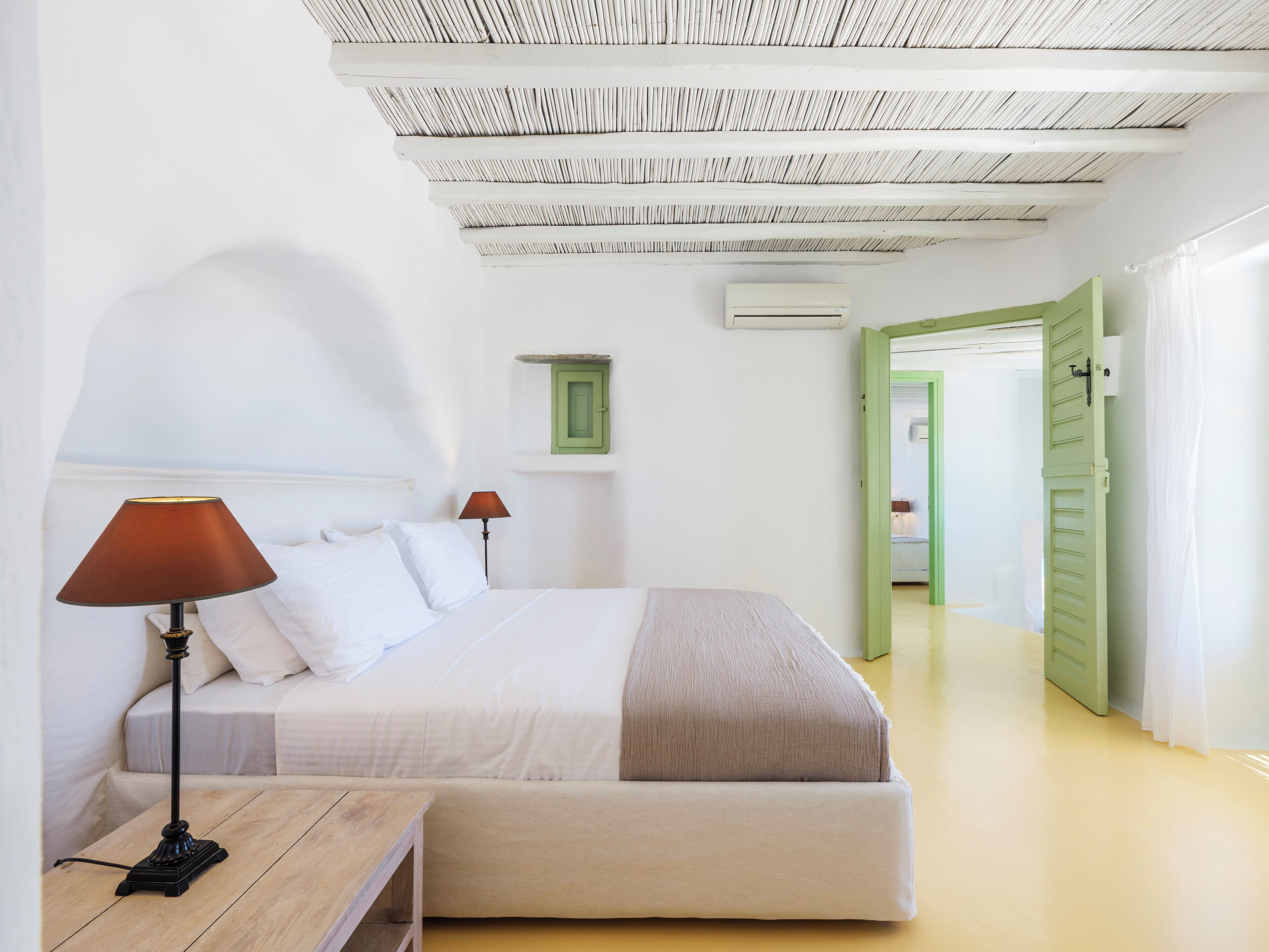 Iron/ironing board, WiFi