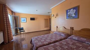 1 bedroom, bed sheets