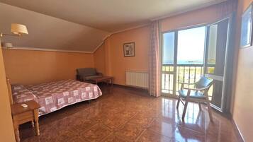 1 bedroom, bed sheets