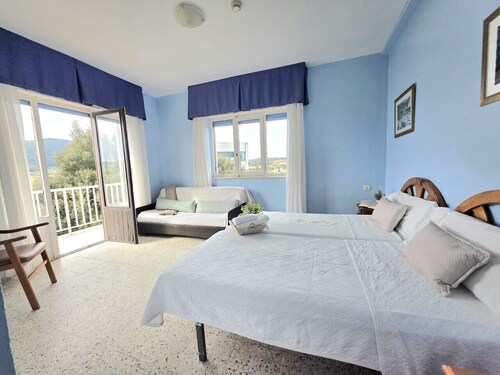 Quinfer Triple Hotel with Views of the Marshes