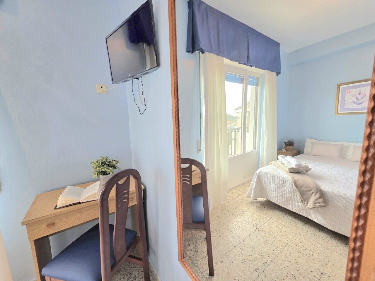 1 bedroom, bed sheets