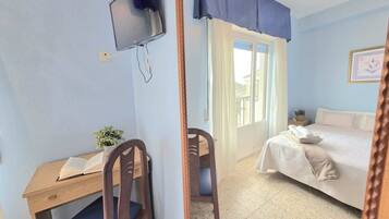 1 bedroom, bed sheets