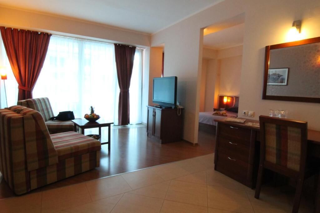 Triple Room | Living area | 27-inch Smart TV with satellite channels