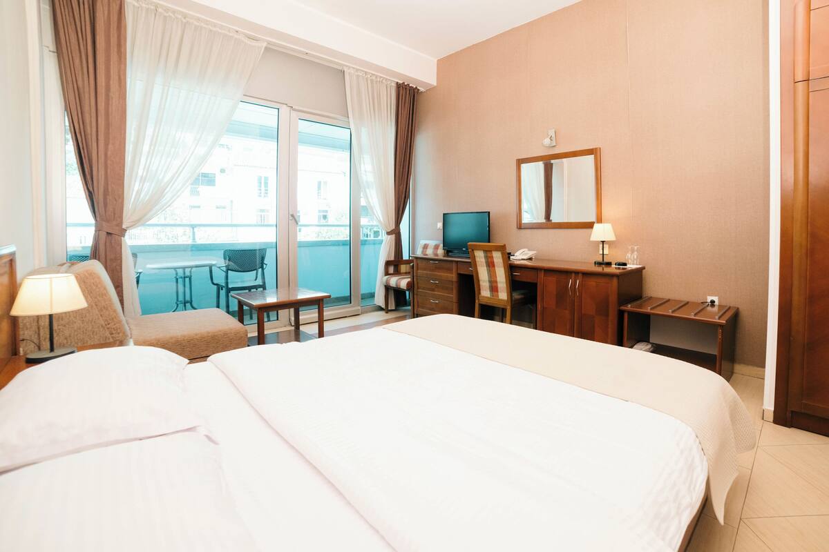 Standard Triple Room, City View | In-room safe, WiFi (free), bed sheets