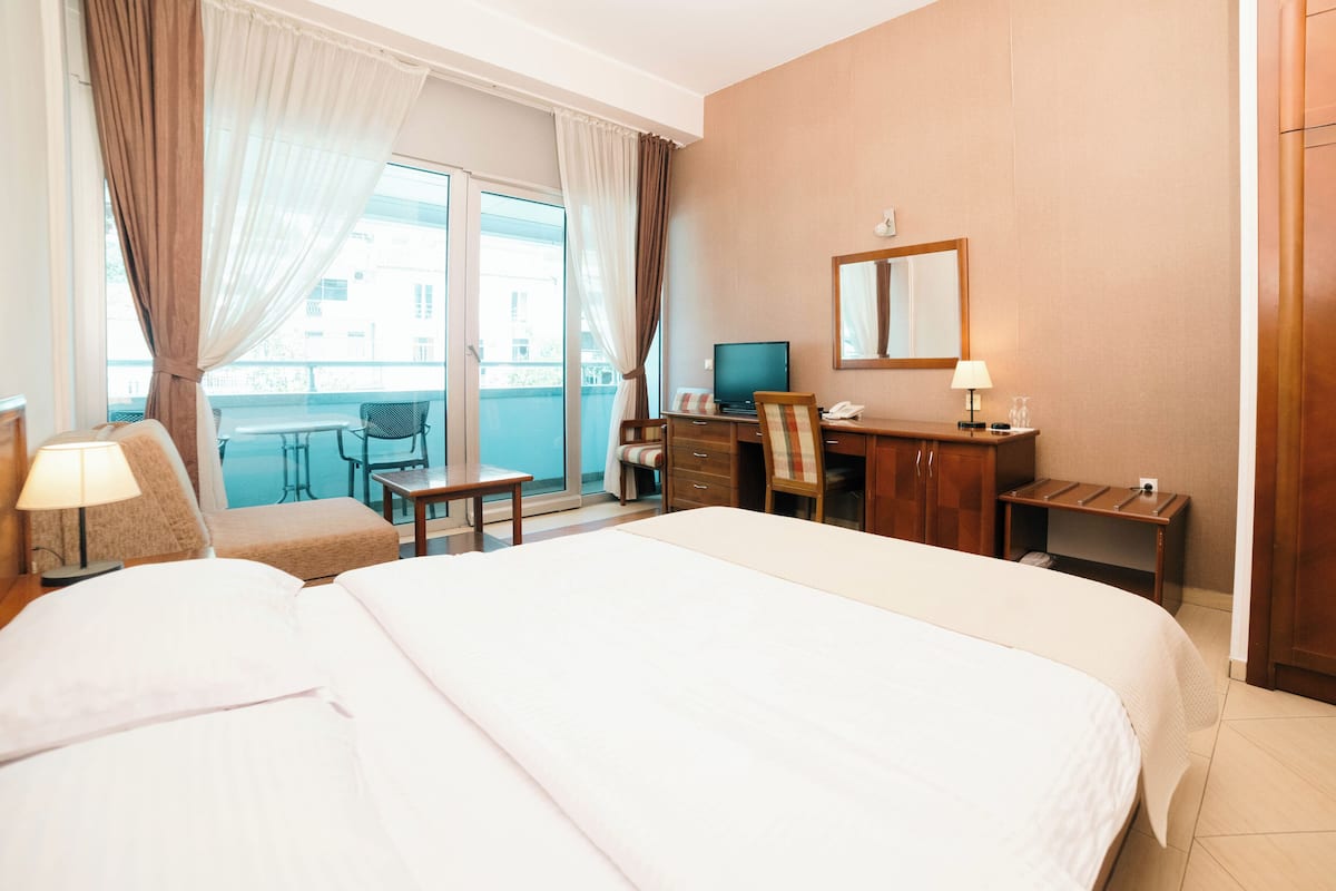 Standard Triple Room, City View | In-room safe, free WiFi, bed sheets