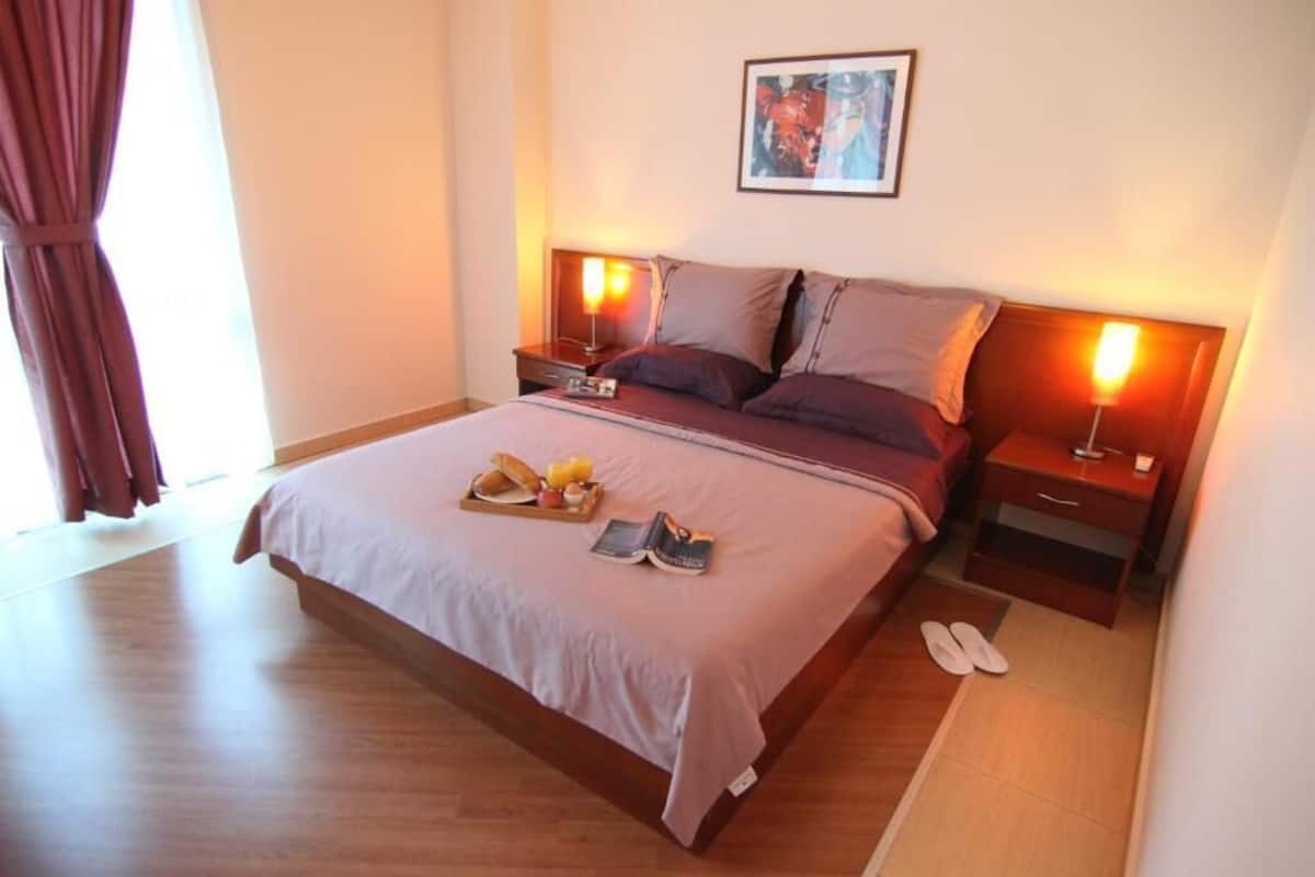 Family Room, Balcony | In-room safe, WiFi (free), bed sheets