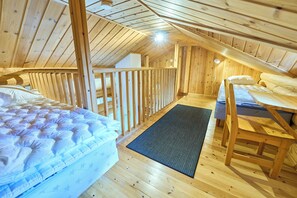 Rukan Naava - Ski-in cabin with sauna & fireplace, 100m to slopes | 笔记本电脑工作区、免费 WiFi