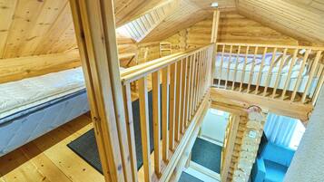 Rukan Naava - Ski-in cabin with sauna & fireplace, 100m to slopes | Laptop workspace, free WiFi