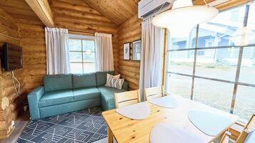 Rukan Havu - Ski-in cabin with sauna & fireplace, 100m to slopes | Área de sala de estar