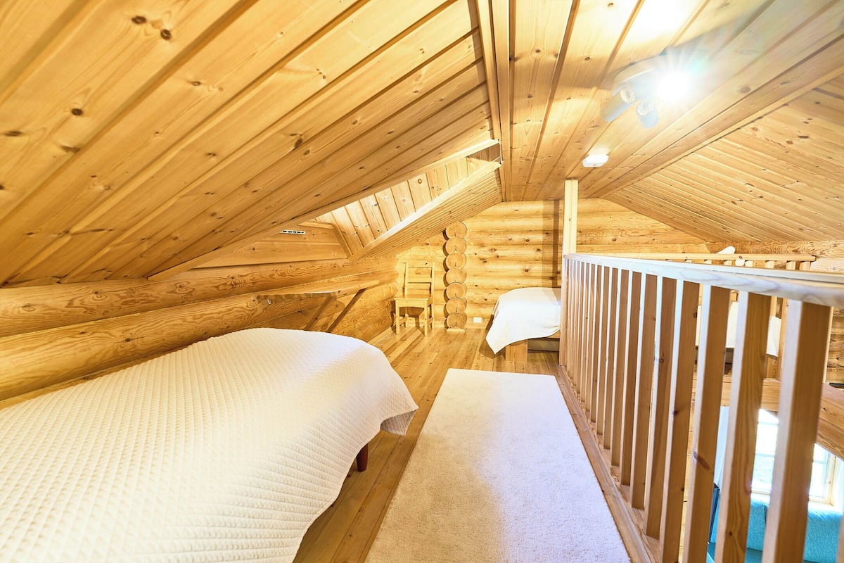 Rukan Havu - Ski-in cabin with sauna & fireplace, 100m to slopes | Laptop workspace, WiFi (free)