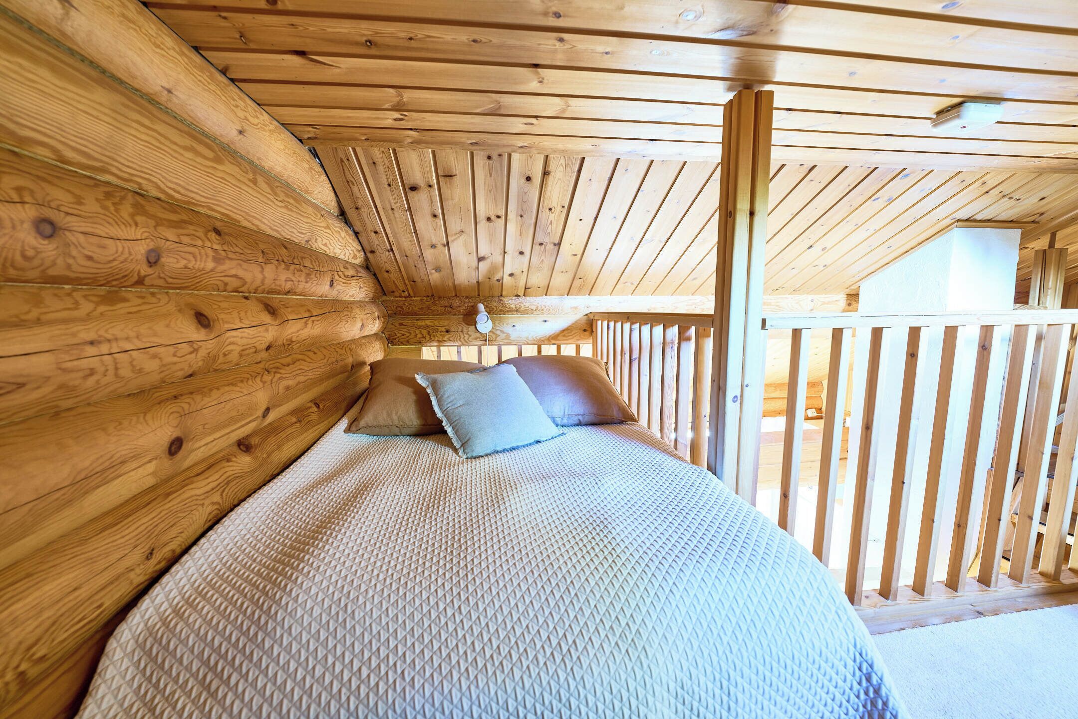 Rukan Havu - Ski-in cabin with sauna & fireplace, 100m to slopes