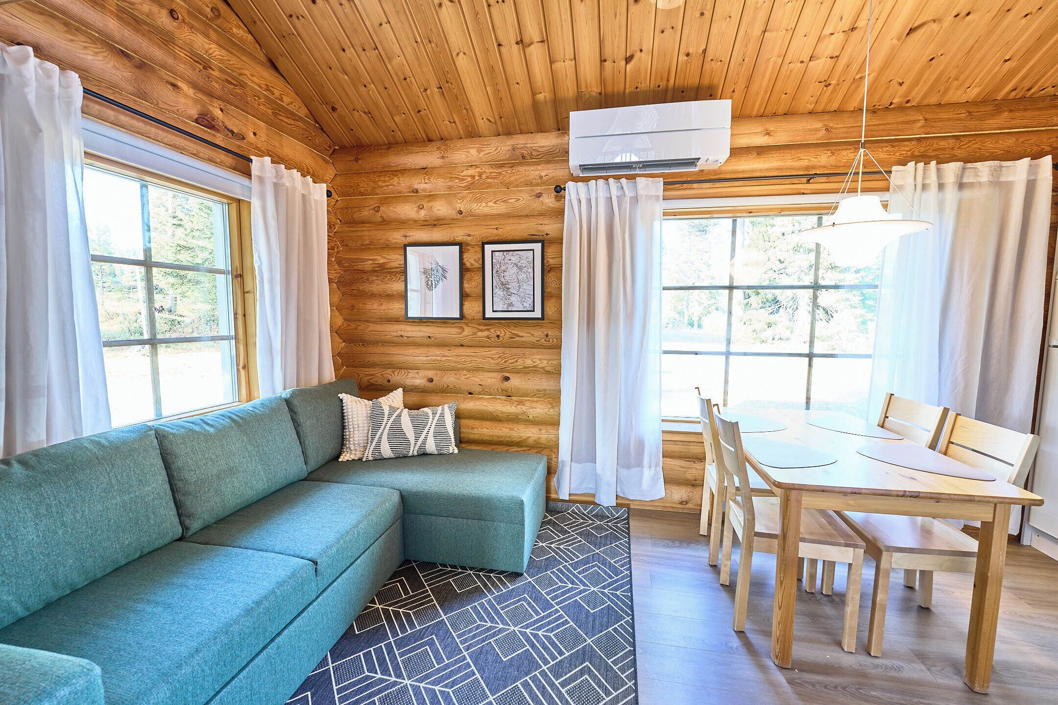 Rukan Havu - Ski-in cabin with sauna & fireplace, 100m to slopes | Living area