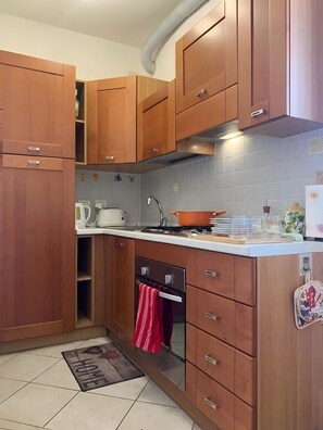 Frigorífic, microones, forn i placa de cuina 