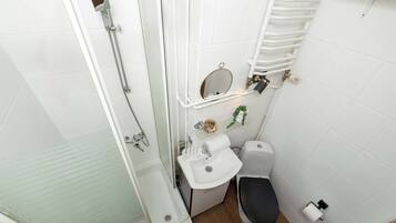 Shower, hair dryer, towels, shampoo