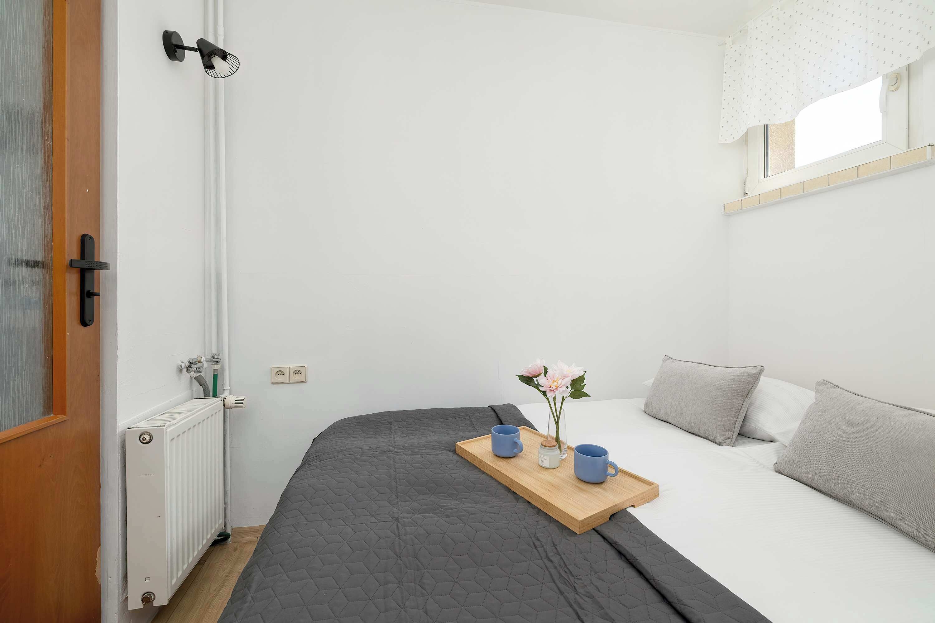Strykjärn/strykbräda, resesäng, wi-fi och sängkläder