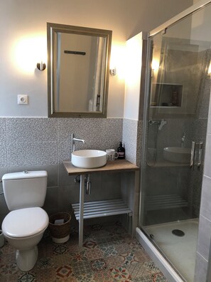 Bathroom - Vrbo Property (Gratot)