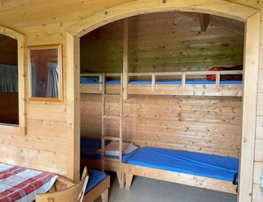 Cottage | 1 phòng ngủ, trang bị nội thất với thiết kế riêng biệt, bộ trải giường 