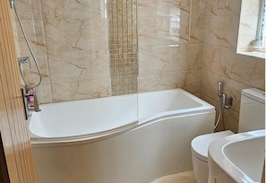 Duschwanne, Komfortbadewanne, Handtücher