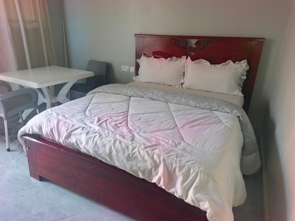 Deluxe-Doppelzimmer, Balkon, Blick auf den Innenhof | Schreibtisch, schallisolierte Zimmer, Bügeleisen/Bügelbrett