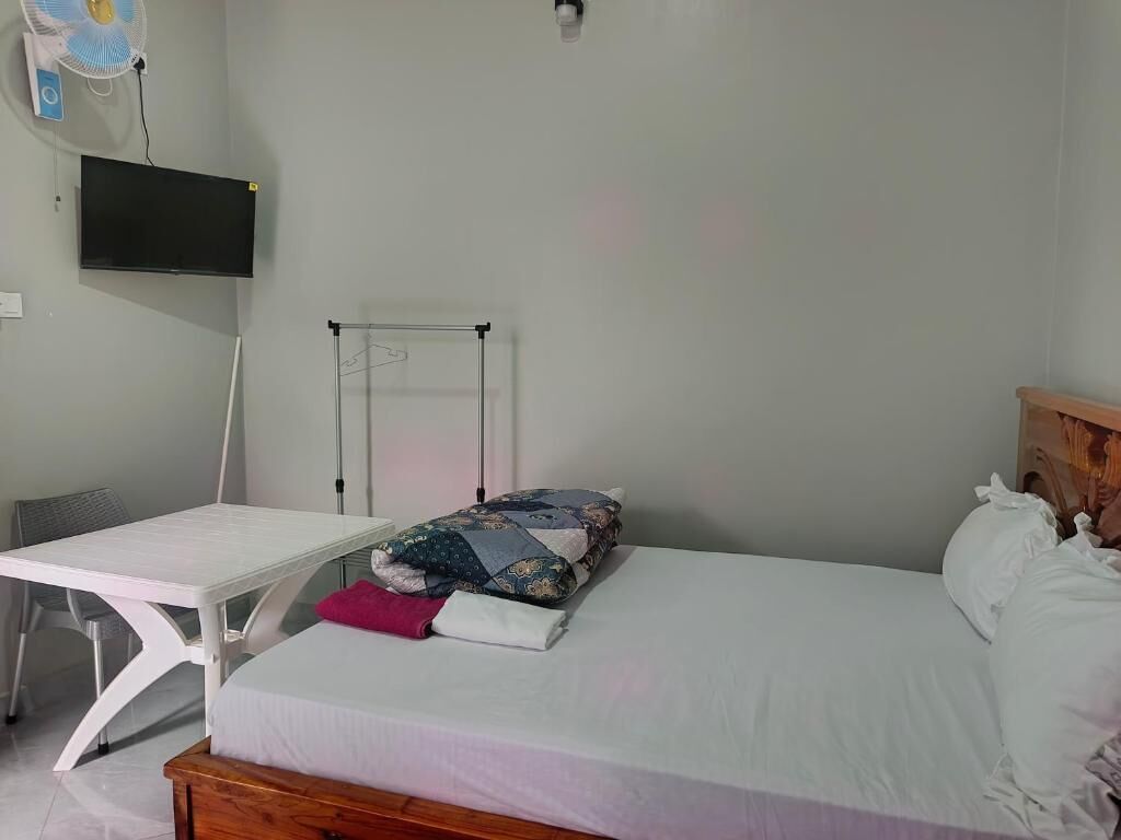 Deluxe kamer, 1 twee- of 2 eenpersoonsbedden, balkon, uitzicht op tuin | Een bureau, geluiddichte muren, een strijkplank/strijkijzer, gratis wifi