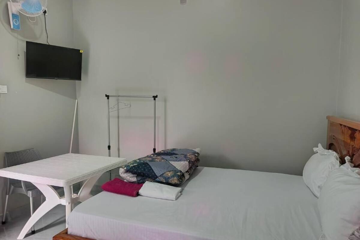 Habitación Deluxe con 1 cama matrimonial o 2 individuales, balcón, vista al jardín | Escritorio, insonorización, tabla de planchar con plancha y wifi gratis