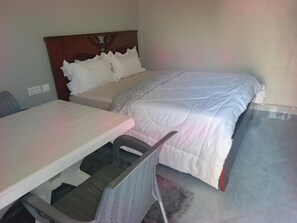 Deluxe Double Room, Balcony, Courtyard View | Desk, soundproofing, iron/ironing board, free WiFi - Haven Guest House (Kasese)