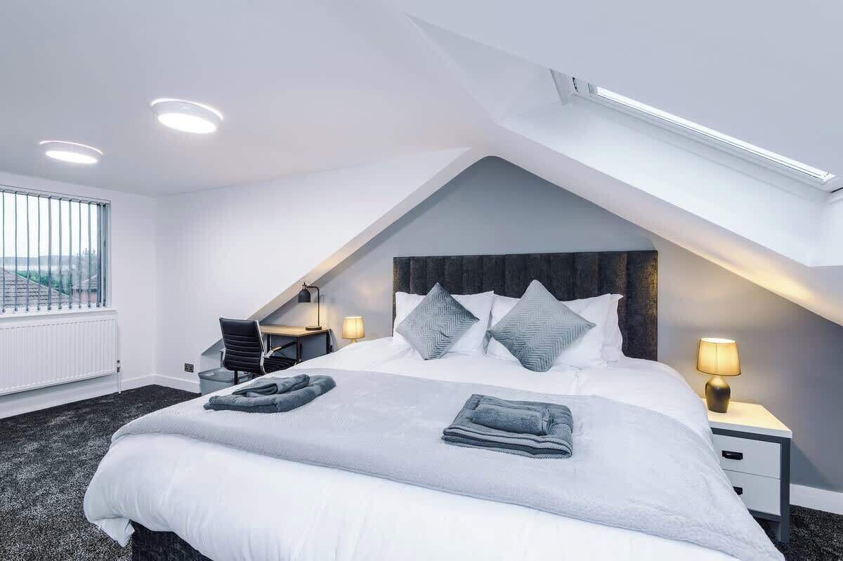 3 bedrooms, iron/ironing board, WiFi, bed sheets