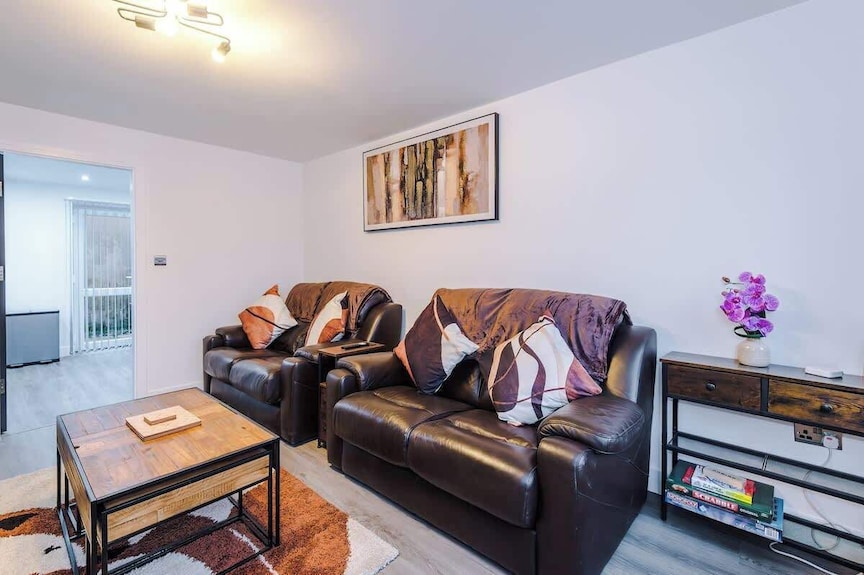 3br Elegant House In Leeds | Sleeps 6 | Driveway - ウェークフィールド