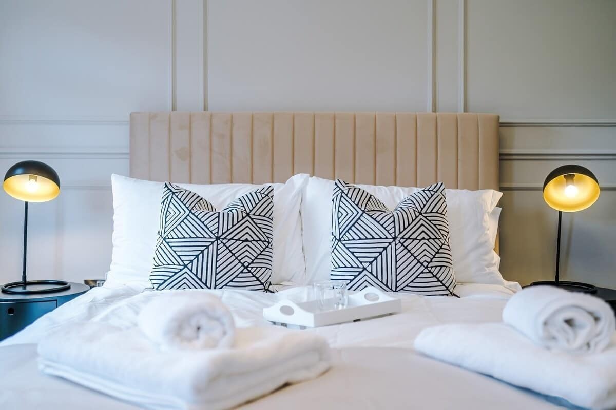 3 bedrooms, iron/ironing board, WiFi, bed sheets