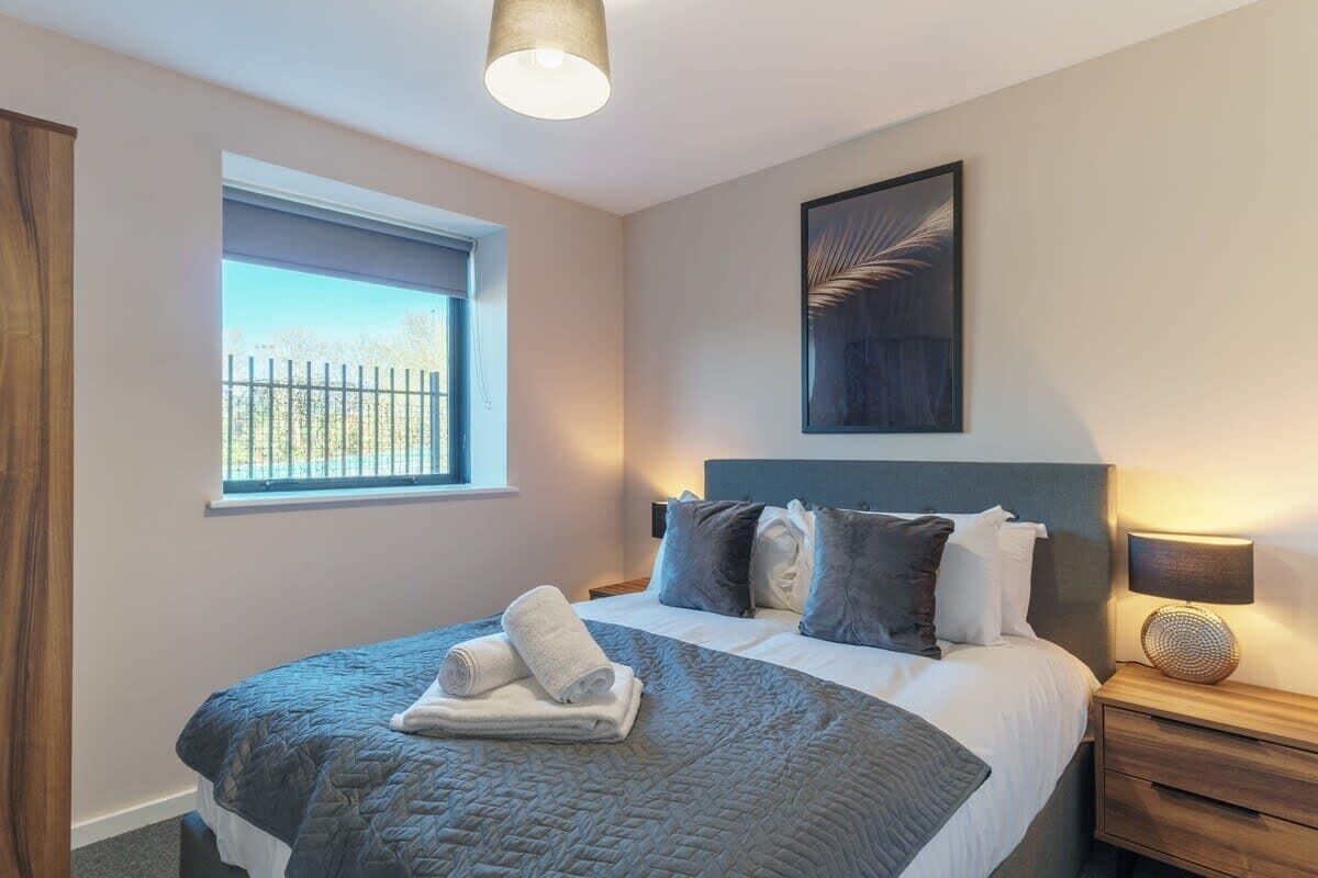 Spacious Salford Quays Apartment, Prime Location - Manchester