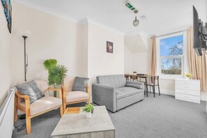 TV, offices - Cosy 1BR for 3 in SE16 London, Fully Equipped (Greater London)