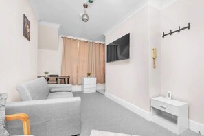 TV, offices - Cosy 1BR for 3 in SE16 London, Fully Equipped (Greater London)