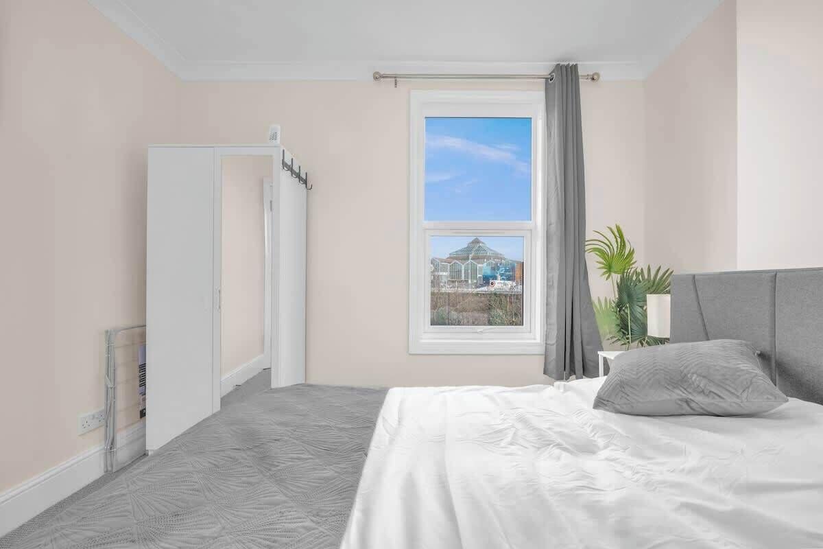 1 slaapkamer, een strijkplank/strijkijzer, wifi, beddengoed
