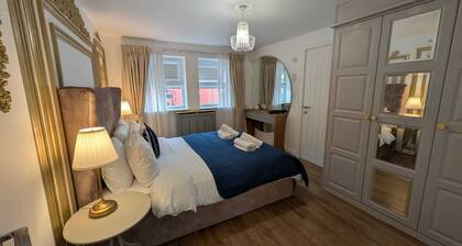 2BR House with Free Parking located in central Manchester