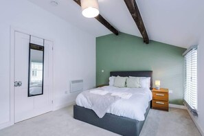 Bügeleisen/Bügelbrett, Reisekinderbett, WLAN, Bettwäsche