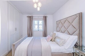 Bügeleisen/Bügelbrett, Reisekinderbett, WLAN, Bettwäsche