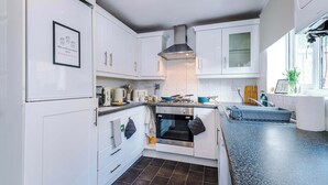 A modern kitchen with white cabinets, a built-in oven, and a black countertop. - Sleeps 5 Near Manchester Centre Free Parking (Greater Manchester)