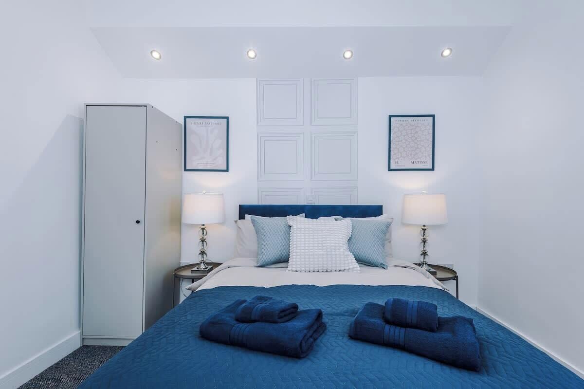 4 habitaciones, tabla de planchar con plancha, cuna de viaje y wifi 