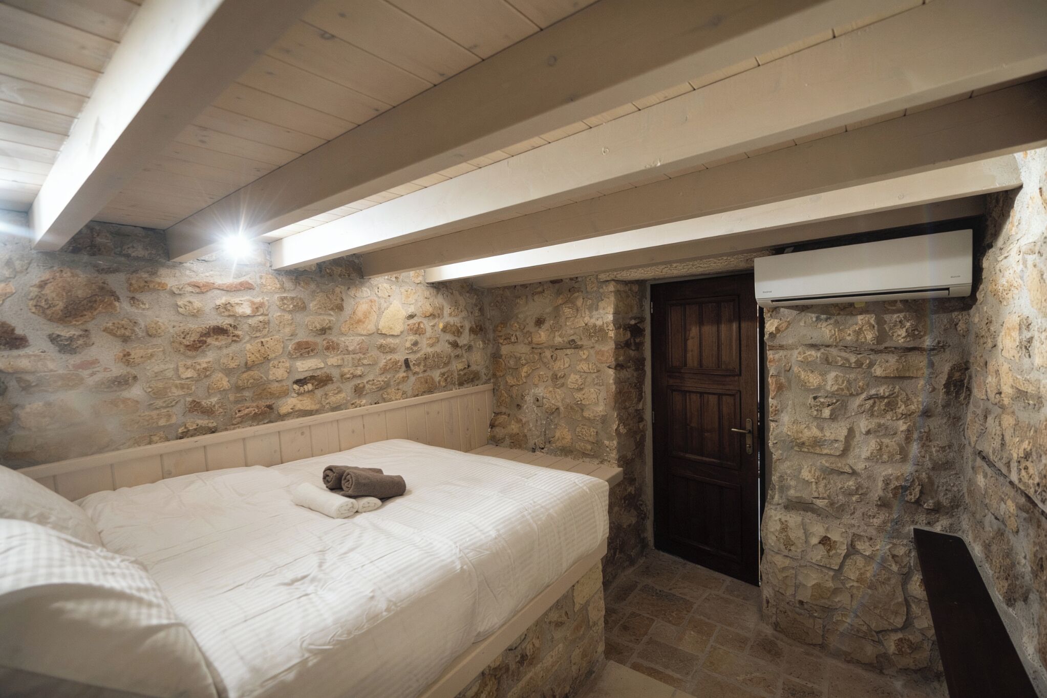 Deluxe suite | Geluiddichte muren, een strijkplank/strijkijzer, reisbedje, gratis wifi