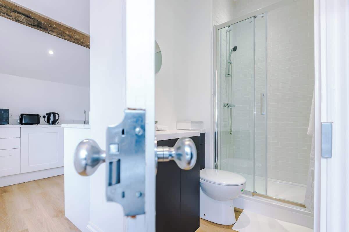 Shower, hair dryer, shampoo