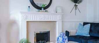 4BR Home for 8 | Kitchen + Parking in Northwich