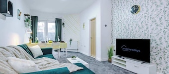 Stunning & Spacious Bungalow in Northwich, Sleep 8
