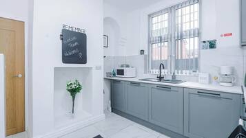 Coffee/tea maker, fridge, microwave, oven