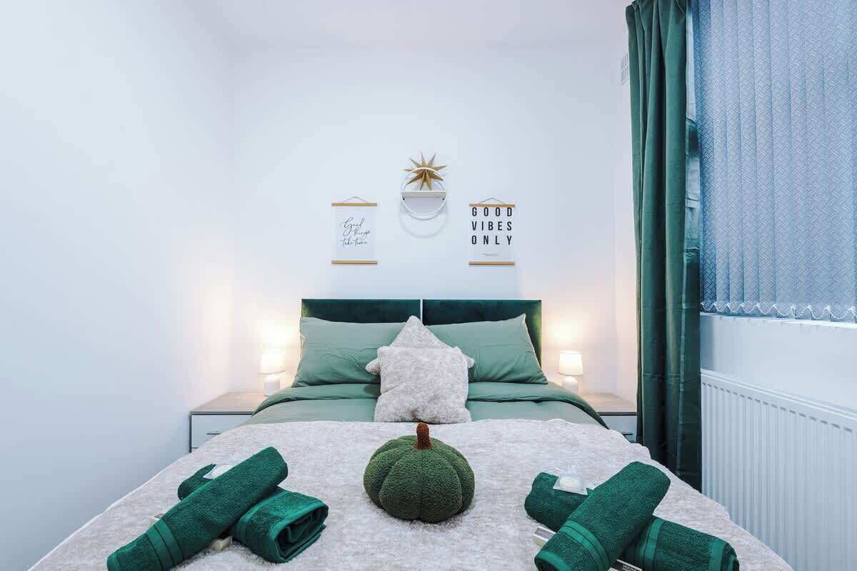 3 chambres, fer et planche à repasser, lit de bébé portatif, Wi-Fi