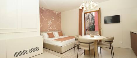 Classic Apartment, Balcony, Canal View | Balcony
