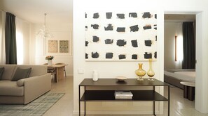 Superior Apartment | Living area | 45-inch flat-screen TV with cable channels, heated floors - Be Mate Santa Croce (Venezia)