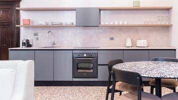 Classic-Apartment | Eigene Küche | Kühlschrank, Mikrowelle, Herdplatte, Kochgeschirr/Geschirr/Besteck