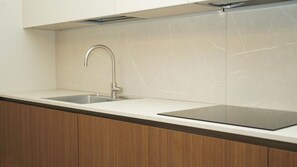 Classic Apartment, Balcony, Canal View | Private kitchen | Espresso maker, fridge, microwave, stovetop - Be Mate Santa Croce (Venezia)